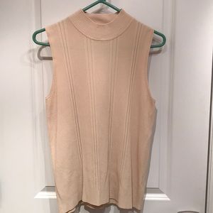 Dressbarn sleevlesss Turtle neck shell